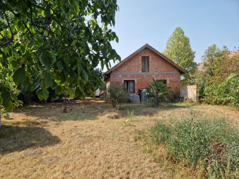 Eladó Ház 2723 Nyáregyháza , Nyáregyházán nagyon jó elosztású 88 m2-es családi ház 1931 m2-es telekkel eladó