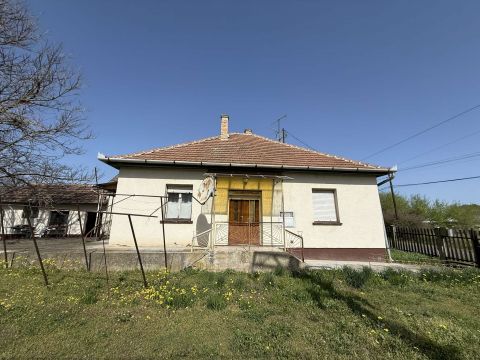 Eladó Ház 2768 Újszilvás 