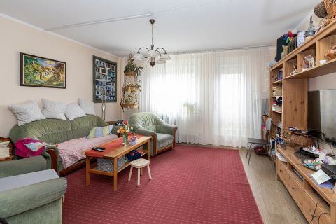 Eladó Lakás 8400 Ajka , Eladó lakás Ajkán: 85m2, panelprogram, 3+1 szoba