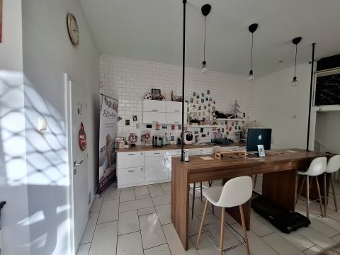 Kiadó Üzlethelyiség 1138 Budapest 13. kerület , Váci út közelében utcai bejáratos üzlethelyiség