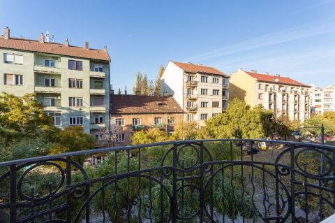 Eladó Lakás 1115 Budapest 11. kerület , Felújított, bútorozott, gépesített lakás a Kosztolányinál