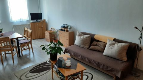 Eladó Lakás 6000 Kecskemét , központól 10 perc sétára első emeleti lakás