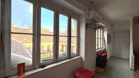 Eladó Lakás 1024 Budapest 2. kerület , Rózsadomb és a Margit híd lábánál legfelső emeleti 