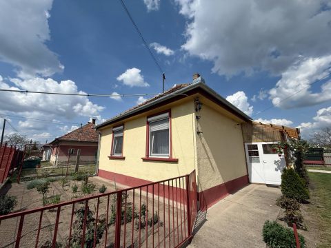 Eladó Ház 2200 Monor 