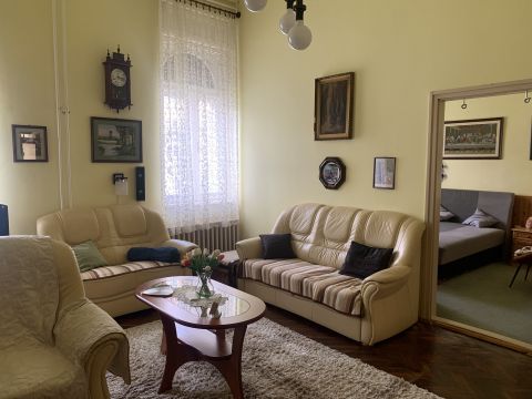 Eladó Lakás 7130 Tolna , központi helyén