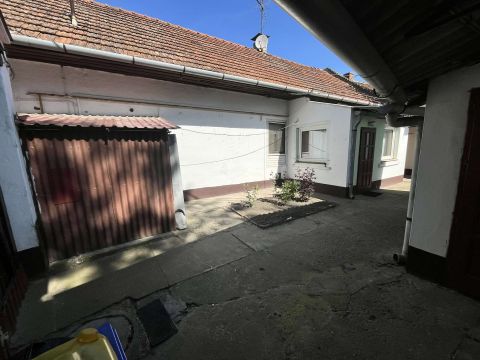 Eladó Ház 6000 Kecskemét , BELVÁROSBAN található jó állapotú KÉTRENDBELI ház!