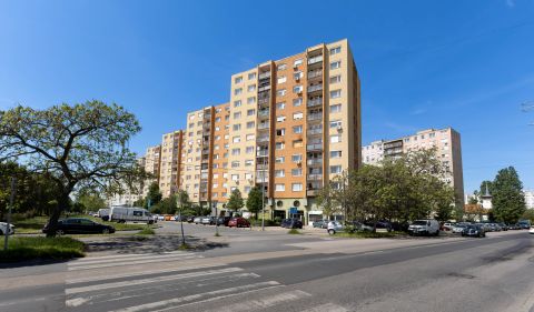 Eladó Lakás 1181 Budapest 18. kerület , 8. emeleti, 71 nm-es, 2+1 félszobás, erkélyes lakás