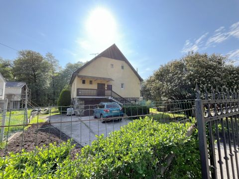 Eladó Ház 2000 Szentendre A Bükkös pataknál, 3 szintes, 185 nm-es ikerház!
