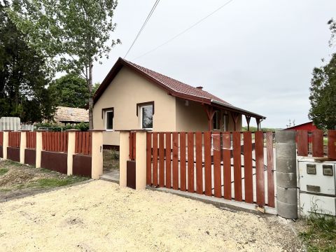 Eladó Ház 2377 Örkény , FELÚJÍTOTT CSALÁDI HÁZ