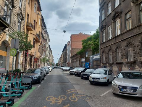 Eladó Lakás 1067 Budapest 6. kerület , Körúttól pár háztömbnyire eladó lakás, irodaként funkcionált