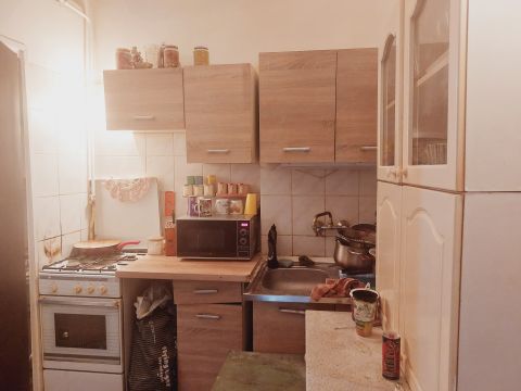 Eladó Lakás 1086 Budapest 8. kerület 2 SZOBA+HALLOSSÁ ALAKÍTHATÓ LAKÁS A TELEKI TÉRNÉL!
