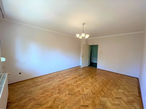 Kiadó Lakás 6000 Kecskemét Kecskemét belvárosában 110 nm2-es, bútorozatlan lakás kiadó 