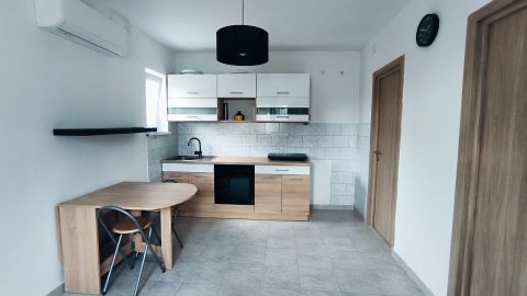 Eladó Ház 1214 Budapest 21. kerület , Teljeskörűen felújított ikerházfél Csepelen