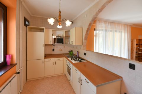 Kiadó Ház 6000 Kecskemét Cégek figyelmébe ajánlom! Munkások elszállásolására KIADÓ!