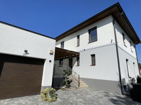 Kiadó Lakás 6000 Kecskemét Kiadó exkluzív családi ház a belvárosban