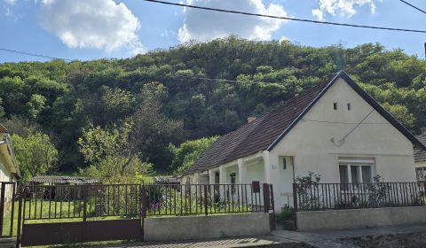 Eladó Ház 7086 Ozora , Központ közeli ház hatalmas telekkel