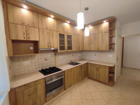 Kiadó Lakás 6000 Kecskemét 
