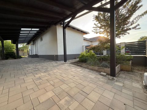 Kiadó Ház 6000 Kecskemét Kecskeméten prémium minőségű, teljesen berendezett ház kiadó