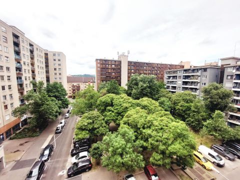 Eladó Lakás 1083 Budapest 8. kerület A CORVIN SÉTÁNYNÁL PANORÁMÁS PANELLAKÁS ÚJ ABLAKOKKAL!