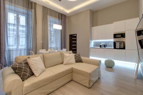 Eladó Lakás 1051 Budapest 5. kerület , Felújított 2 hálós a Duna Corso mögött