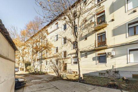 Kiadó Lakás 6000 Kecskemét Kecskeméten 40 m2-es, bútorozott lakás kiadó