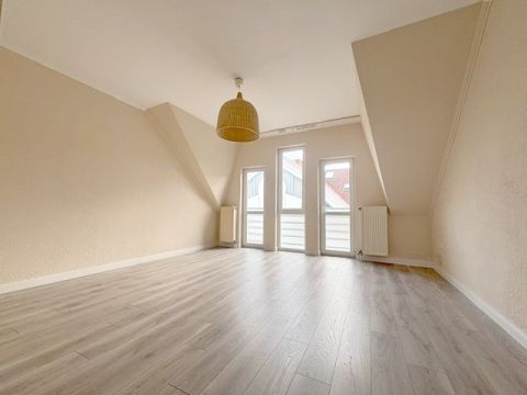 Kiadó Lakás 6000 Kecskemét , Belvárosi ALDI mellett liftes házban nappali + 2 szobás