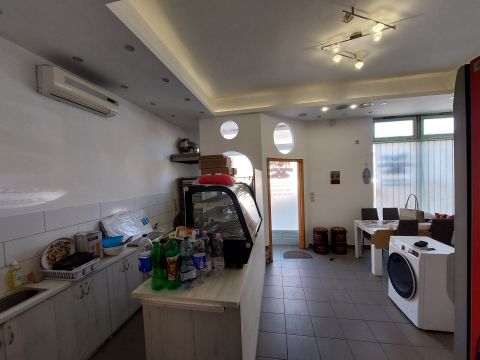 Eladó Üzlethelyiség 6500 Baja , Belváros