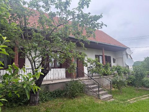 Eladó Ház 7733 Geresdlak 7733 Geresdlak, Templom