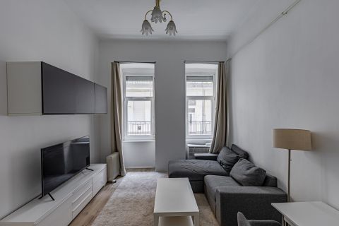 Kiadó Lakás 1078 Budapest 7. kerület , Kiadó, emeleti 2 szobás lakás közel a Városligethez!