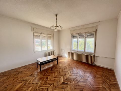 Eladó Ház 8417 Csetény , Csetény központjában