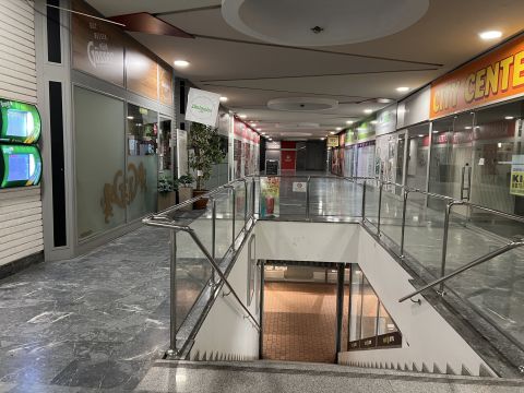 Eladó Üzlethelyiség 8200 Veszprém 