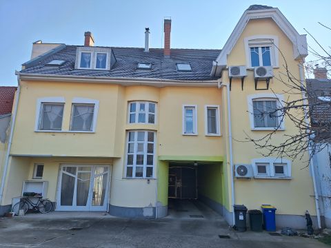 Eladó Lakás 6000 Kecskemét , Mária körút