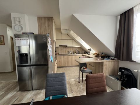 Eladó Lakás 1044 Budapest 4. kerület Újpest kertvárosi részén, fényes, legfelső emeleti ingatlan