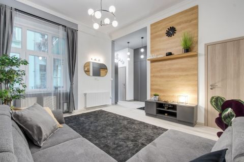 Eladó Lakás 1062 Budapest 6. kerület , Hősök tere közelében - 2db frissen felújított - szép lakások