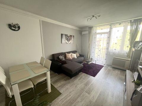 Eladó Lakás 1181 Budapest 18. kerület , Felújított, 4. emeleti, 2 szobás lakás