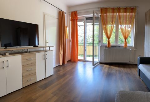 Kiadó Lakás 1121 Budapest 12. kerület , 1,5 szobás bútorozott,, erkélyes, autóbeállás és tároló