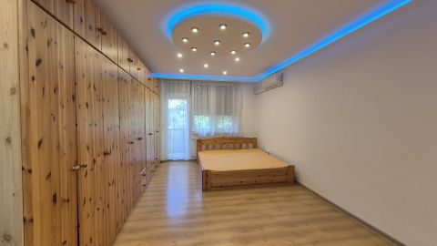 Kiadó Lakás 6000 Kecskemét Kiadó 2. emeleti, erkélyes, klímás, cirkós lakás.
