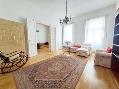 Eladó Lakás 1056 Budapest 5. kerület Duna és a Nagyvásárcsarnok közelében szép házban