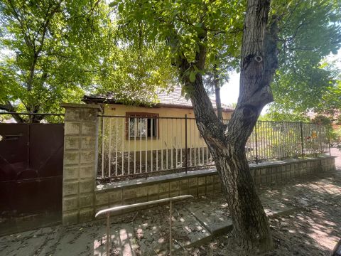 Eladó Ház 6237 Kecel , Eladó Kecelen a Bacsó Béla utcában egy 100 nm ház!!