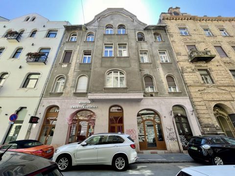 Eladó Lakás 1061 Budapest 6. kerület , Paulay Ede utca 