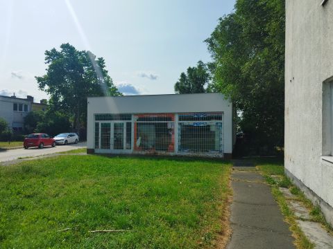 Eladó Üzlethelyiség 2800 Tatabánya 