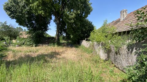 Eladó Telek 2764 Tápióbicske , Község szélén, aszfaltozott út mellett