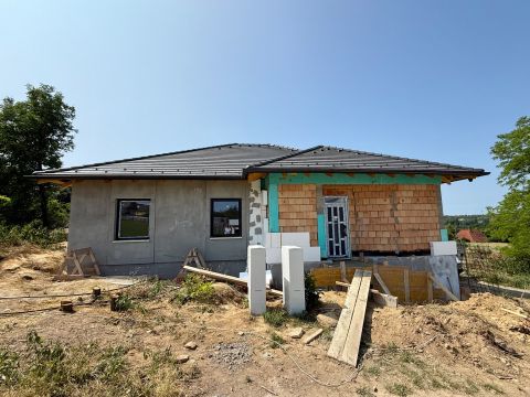 Eladó Ház 8372 Cserszegtomaj Csendes zöldpanorámás utcában újépítésű ikerfél