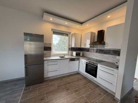 Kiadó Ház 6000 Kecskemét , Újépítésű 92 m2-es családi ház  KIADÓ /B ÉPÜLET/
