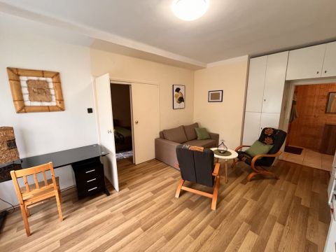 Kiadó Lakás 7633 Pécs , Liftes-tégla-kiserkélyes-kiadó lakás-Esztergár!