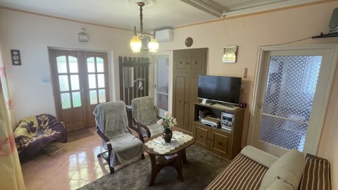 Eladó Ház 2750 Nagykőrös , Kertvárosi részen 100 m2-es tégla építésű ház