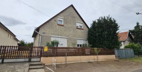 Eladó Ház 2255 Szentlőrinckáta 