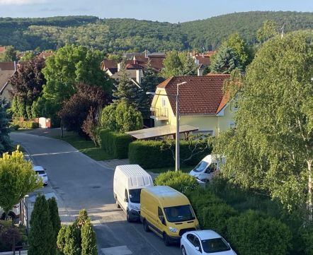 Eladó Üzlethelyiség 9400 Sopron , Ágfalvi lakópark kedvelt részén, utca fronti üzlet eladó!