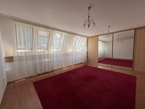 Kiadó Lakás 6000 Kecskemét 
