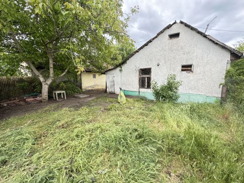 Eladó Ház 5100 Jászberény , 44 nm nagyságú tégla építésű ház, 1421 nm telken eladó!